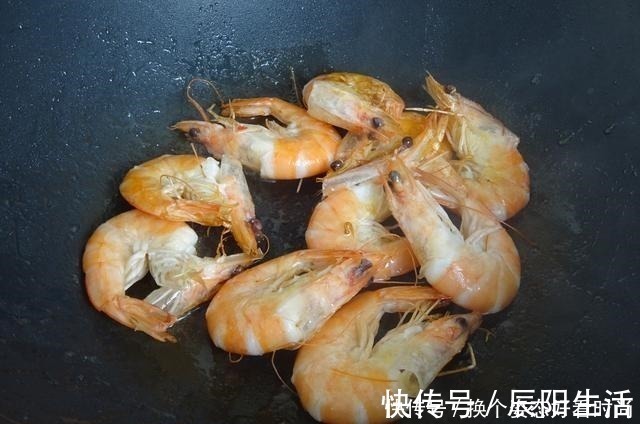 天冷了，三餐都要认真做，晒下我家的晚餐，两口人的餐桌，温暖！