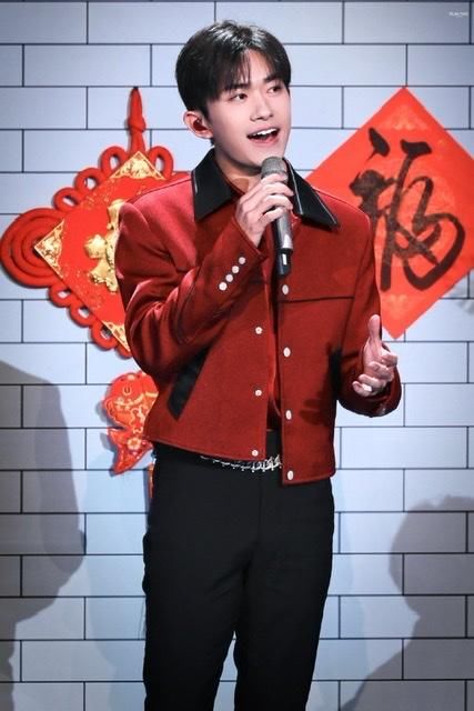 易烊千玺和春晚假发!居然是大型连续剧啊!四字弟弟也素颜回应啦