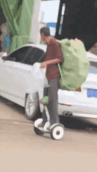 |搞笑GIF:小姐姐,你该减减肥了吧