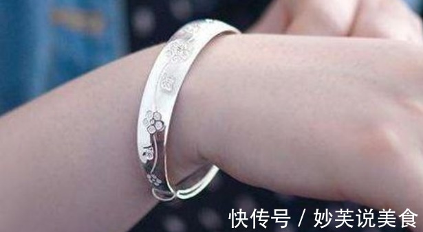 手镯|女人平时经常戴“银手镯”，会收获2件好事，都来了解一下吧