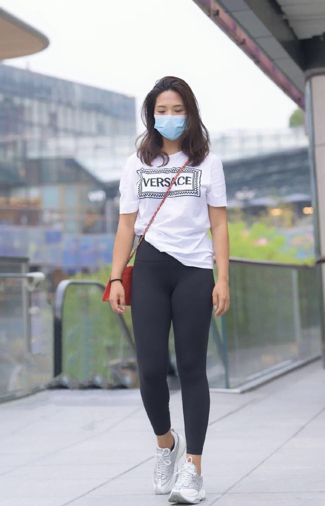 身形 打底裤过时了不可能,即使已经“烂大街”,女孩依旧爱不释手!
