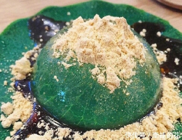 这是不是荷叶上的露珠呀?错,这是日本的一种传统小吃