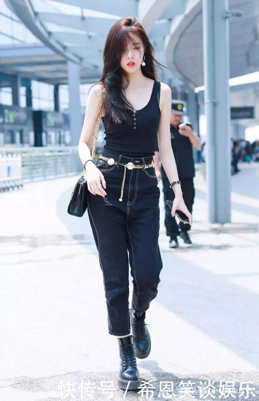 穆勒|“小白鞋”大势已去！今年流行3双“百搭鞋”，时髦洋气又舒适