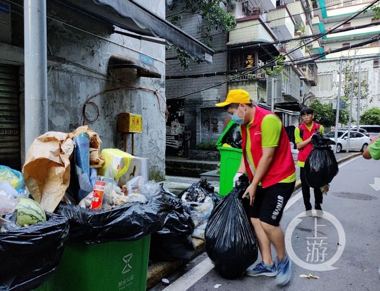 感叹|环卫工人工作有多辛苦？市民体验后感叹“比想象的还难”