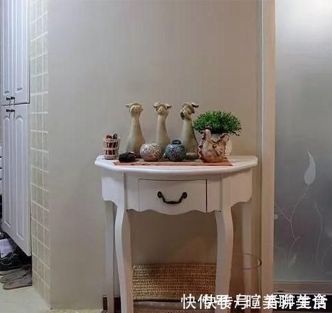 收纳|40平两房，装修不到十万，进门就厨房，次卧在半空中，见过吗