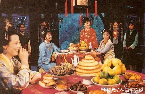 贾府|《红楼梦》中有道特别的菜,仅贾母一人能吃,做法暗示了贾府结局