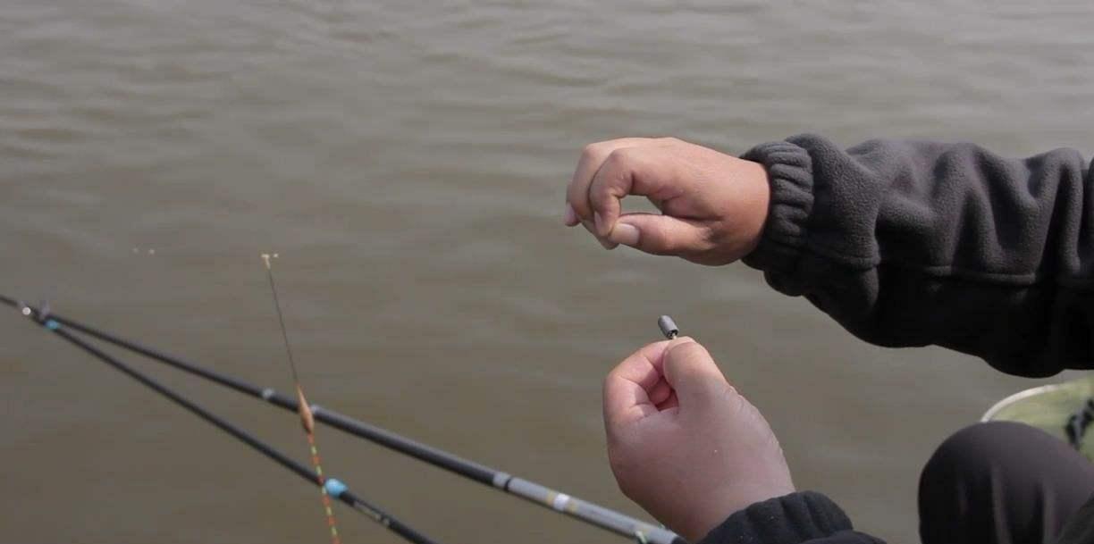 冬钓调漂这么做,漂相清晰、误差小,近视也不影响我们抓口