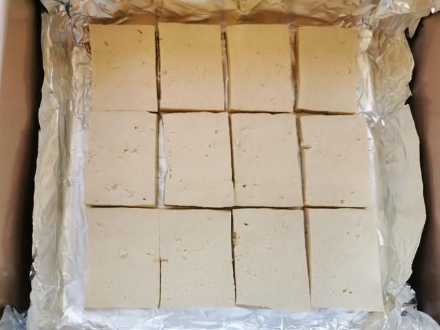 煎豆腐、炖豆腐统统靠边站，这才是豆腐特别牛的做法！香死了