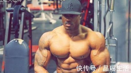 胸肌|天天去健身房，为什么胸肌还是不饱满很多人犯了这5个错误