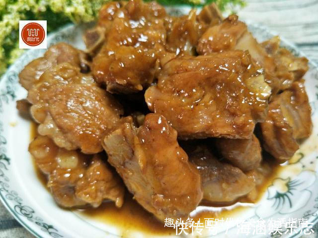 这样烧排骨,做法简单味道超好,色泽比饭店的都要好看!
