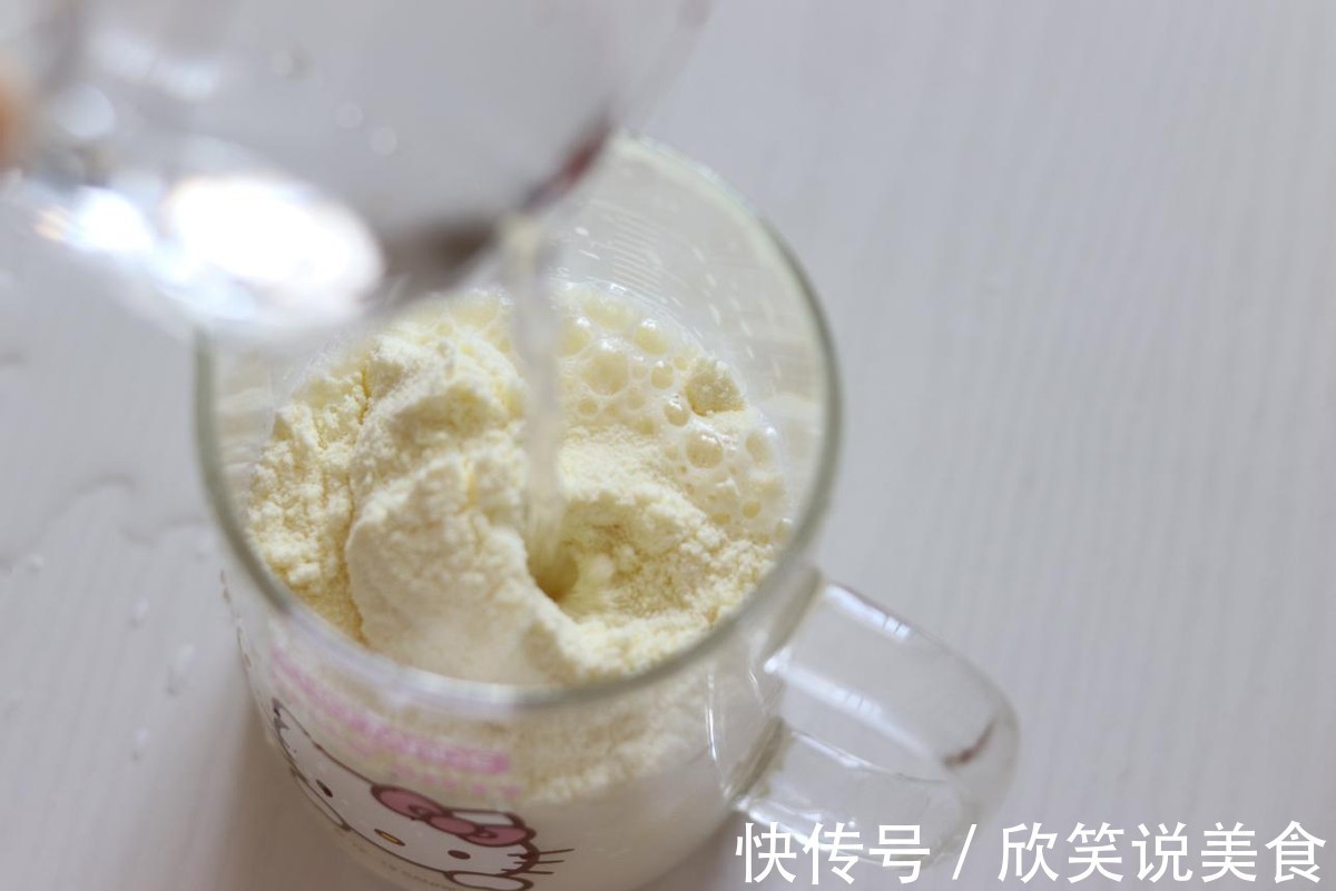 外表焦黄色泽诱人,软嫩有弹性的布丁入口即化,真好吃