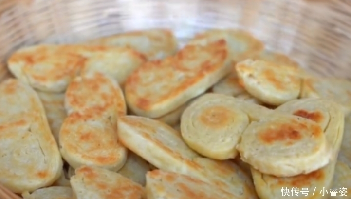 它是我家最受欢迎的面食，我一周做3回，回回吃干净，还嫌做得少