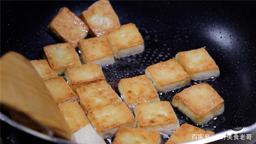 白菜|白菜炖豆腐，先炒白菜还是先炖豆腐？这么做才最好吃，汤都不剩