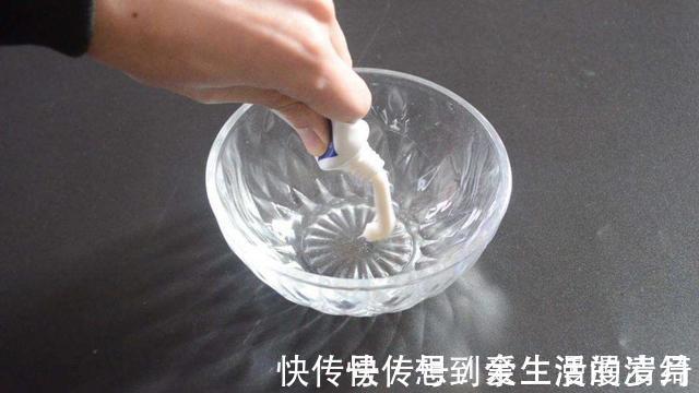 家政阿姨|擦玻璃,不要用洗涤剂,家政阿姨教我一招,干净透明不落灰