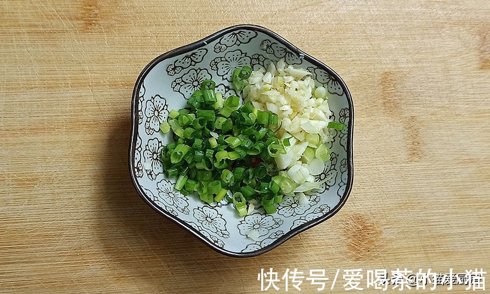 教你好吃的懒人煎蛋焖面,10分钟搞定,一个星期吃几天都不腻