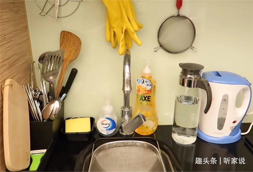 小房子|日本姑娘住进香港10㎡劏房,狭小的家,被这位90后整理得井井有条