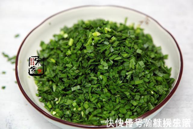 盘子|韭菜这吃法,不放1滴水,外酥脆内香软,老爸一口气吃了1盘子!