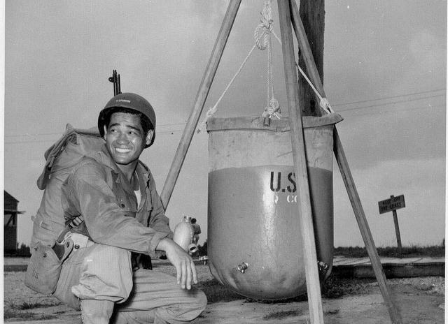 方法|美国人被中国俘虏,想办法逃跑,方法只是一首歌,结局却出人意料