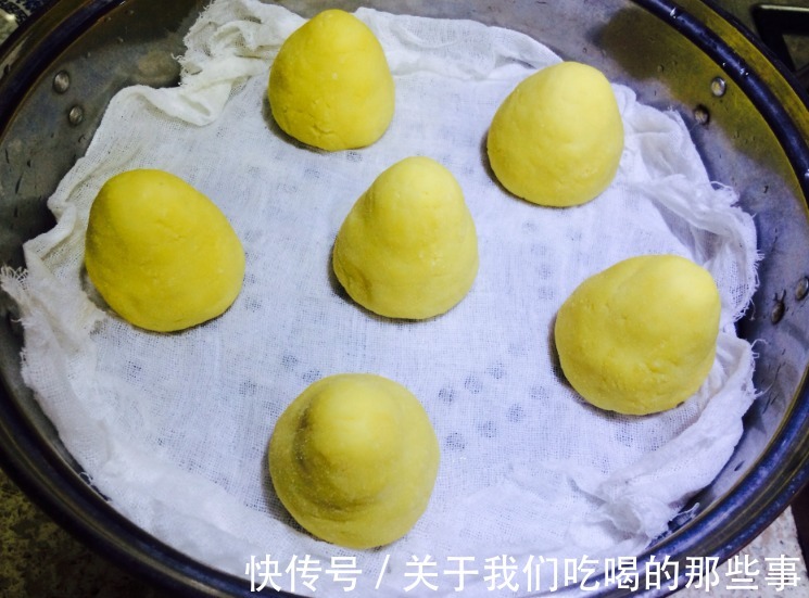 蒸窝窝头只用玉米面就行吗?学会这做法,出锅松软香甜,不干不噎