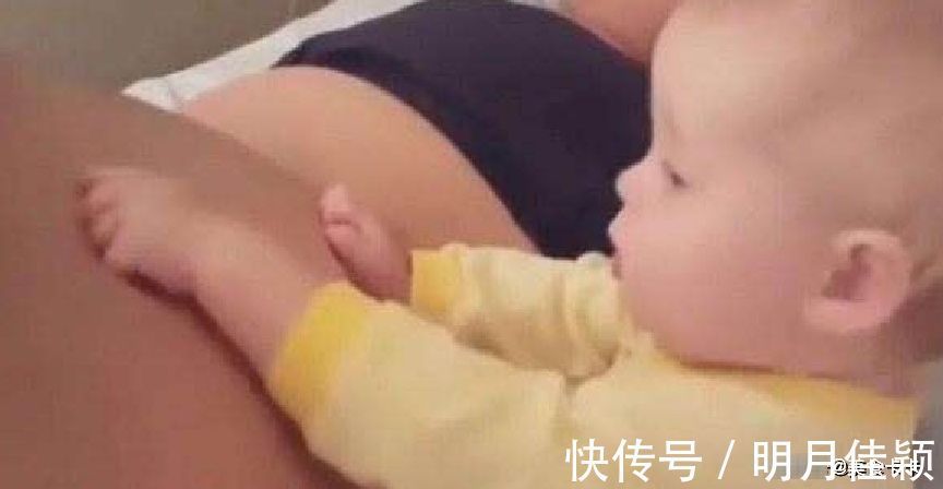 宝宝|宝爸在睡觉，宝宝发现了“好吃的”，随后的动作乐坏了妈妈