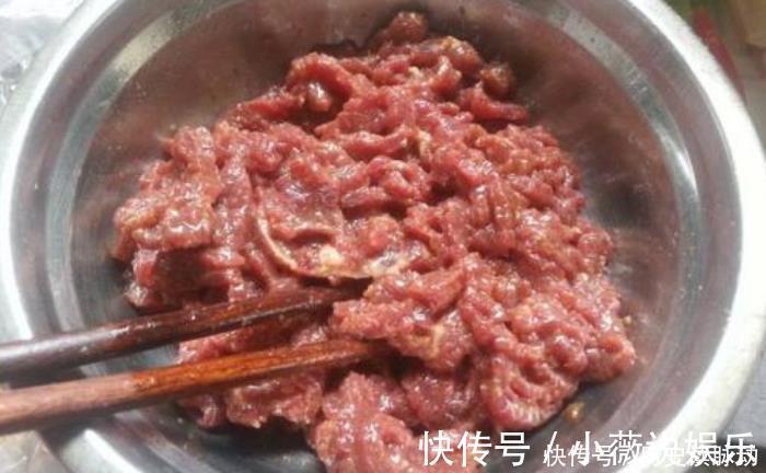 炒瘦肉|炒瘦肉，怎么做能避免炒老？牢记4点窍门，肉软嫩不老，很实用