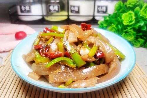 猪皮|秋季，吃鸡鸭鱼肉不如吃它，蛋白质含量极高，加料简单一炒，好吃