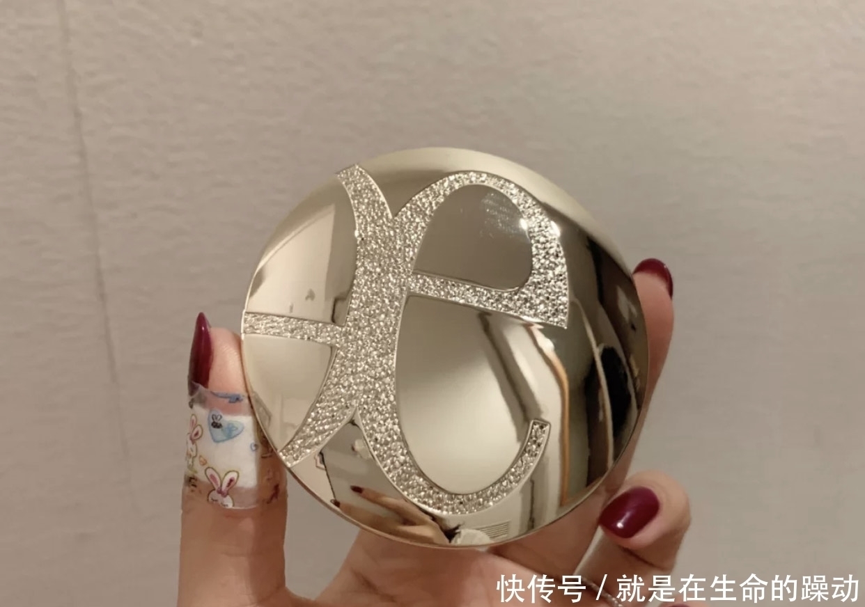 毛孔|散粉中的五个“扛把子”:黛珂妆感亮,E大饼揉焦感重,有你的吗