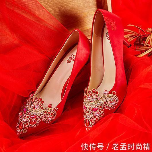 新娘鞋 我若嫁你,你愿意为我穿上一双这样的新娘鞋吗