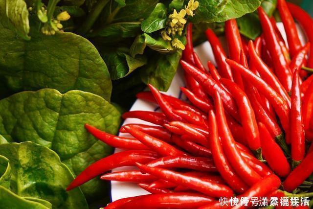 女性|正在哺乳期的女性,建议远离三类食物,会影响到孩子的吃奶过程