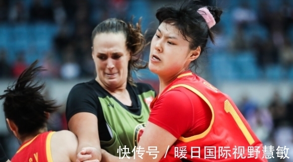 内蒙古女篮|女篮一姐体重超200斤，男友是CBA重量级球员，网友：绝配！