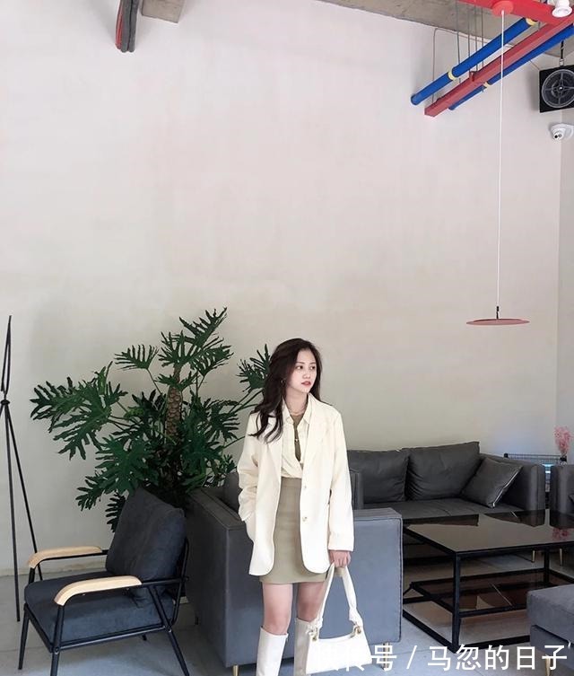 高跟鞋 个矮的女人，放弃短靴吧！试试这4双“高跟靴”，不仅时尚还显高！