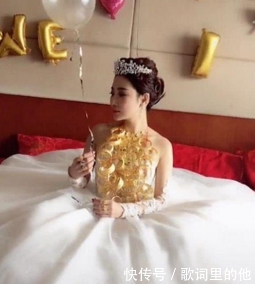 金店|“土豪新娘”走红,看到身上的金项链后,网友:家里开金店的?