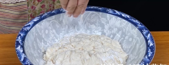 简单的葱油饼做法,当早餐吃很合适,柔软多层喷喷香