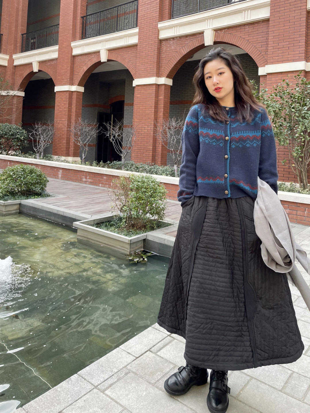 羽绒服 别再穿棉质连衣裙了!今年流行的“羽绒裙”,可以人手一件了