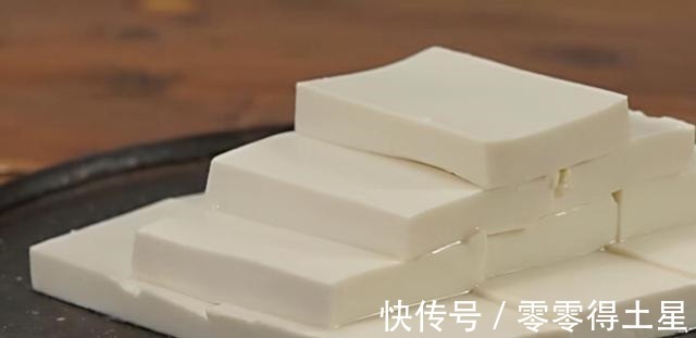 天冷了，想吃豆腐不用买，1把黄豆1杯醋，教你在家做，鲜嫩又好吃！