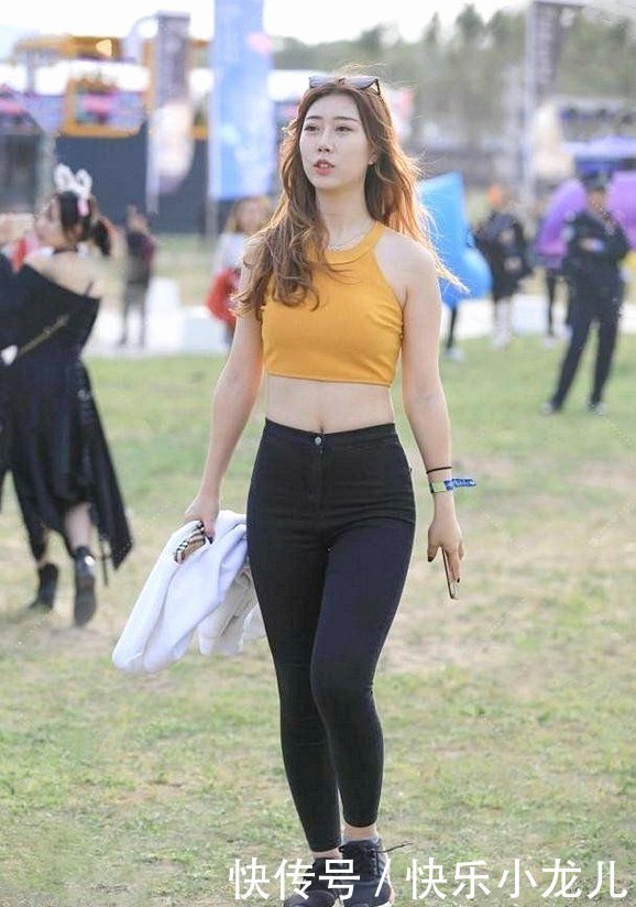 关键|一看就是职场“女强人”,鞋子搭配也很关键