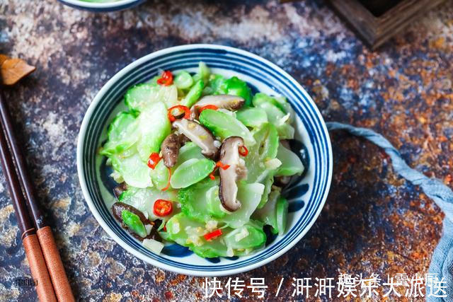 很多人不认识这食材，7块钱买一颗，开水烫一烫，爽口又开胃