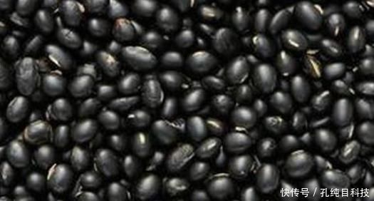 老太婆|女生不想老太婆,常吃4种食物,没白发抗衰老,50岁不显老