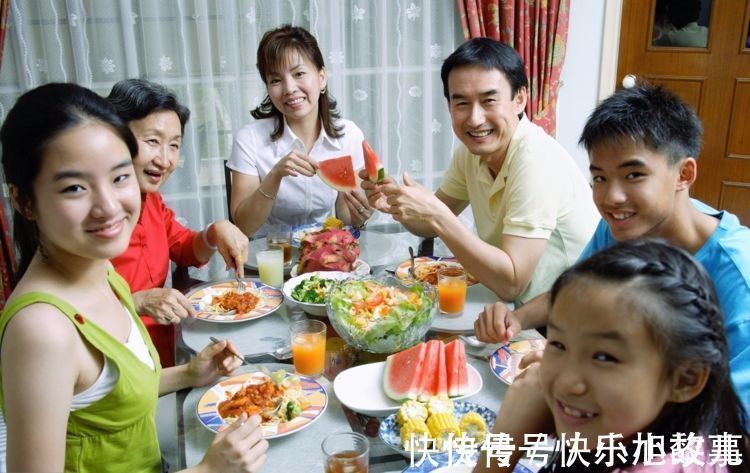 王雷妈妈|男孩“变声期”晚于这个年龄,身高轻松突破1米8,父母别操心了