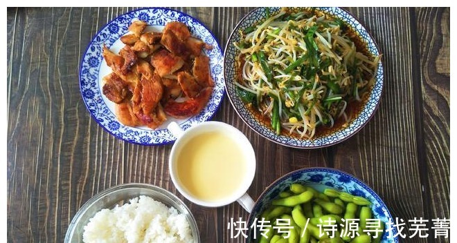 午餐|妈妈牌午餐，对孩子满满的爱，荤素搭配色香味俱全，孩子吃香了！