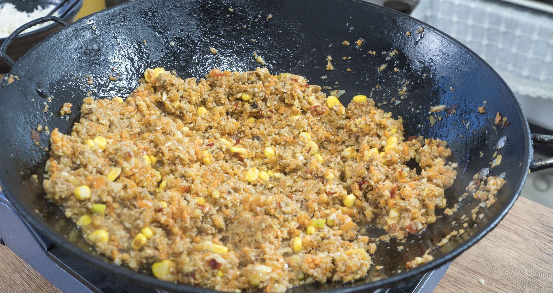 给年夜饭加道菜,“招纳百财”端上桌,寓意财源滚滚,讨个好彩头