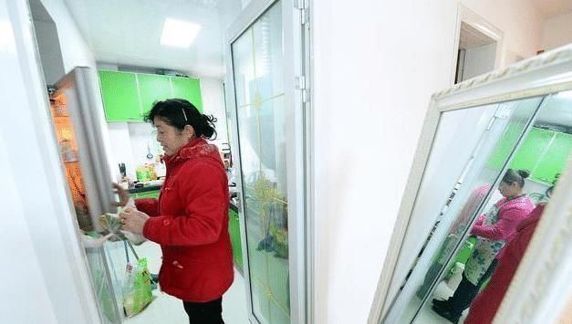 徐虹|“女儿你出去坐月子吧,你弟要回家”“妈,不,阿姨这是我的房”