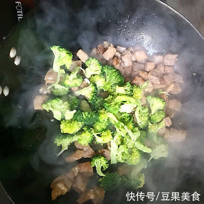 番茄酱|#一口新年味，全家享佳味#牛排西兰花螺旋面