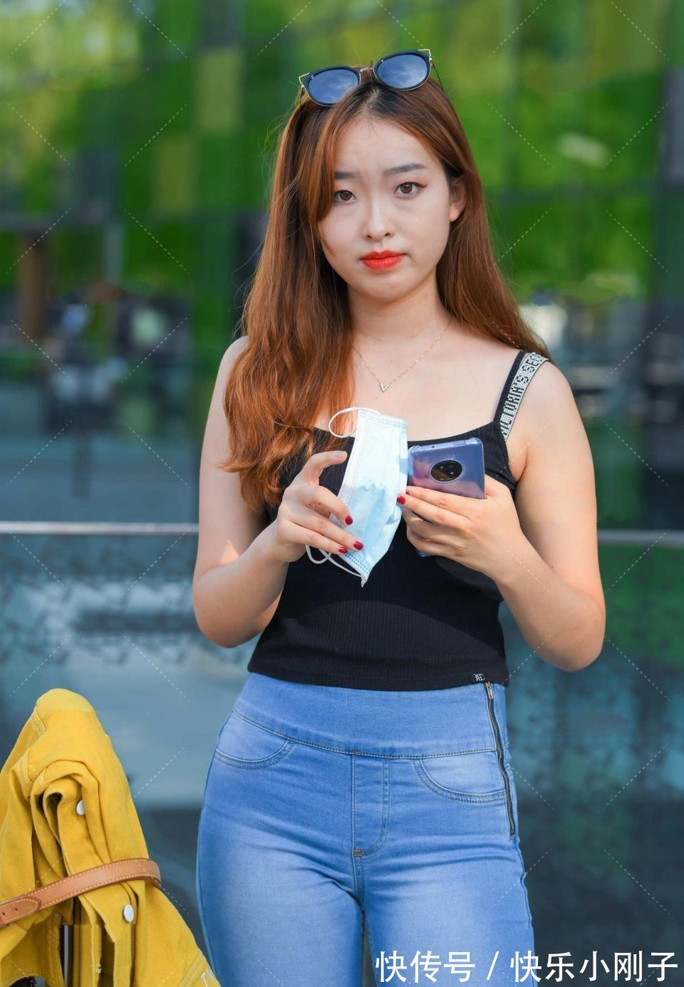 玄色|怎么会有这么有气质的美女,让所有路人都为之着迷!美丽的女神