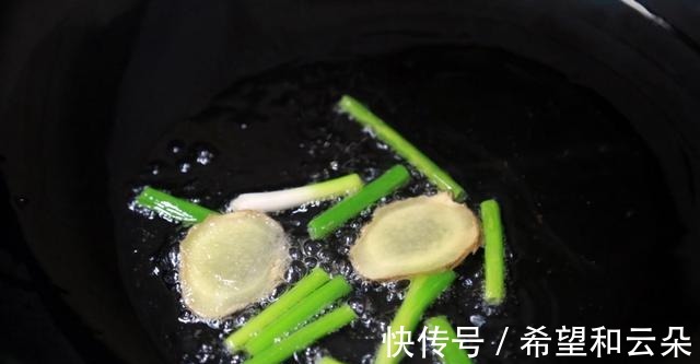 滋补|猪肝这样炒，又鲜又嫩，下饭又解馋，营养滋补，家人吃不够！