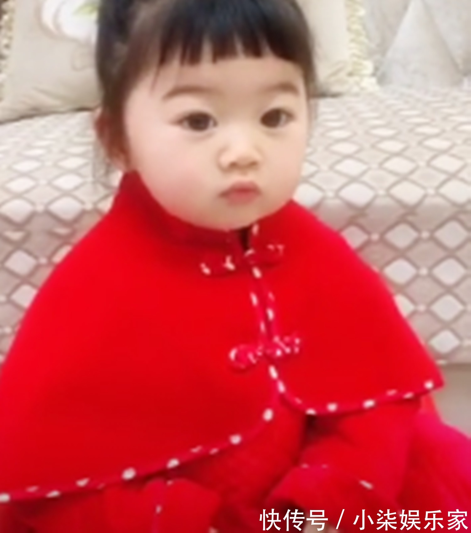 妈妈|妈妈和奶奶，谁带娃更时尚这一次奶奶的搭配，大获全胜