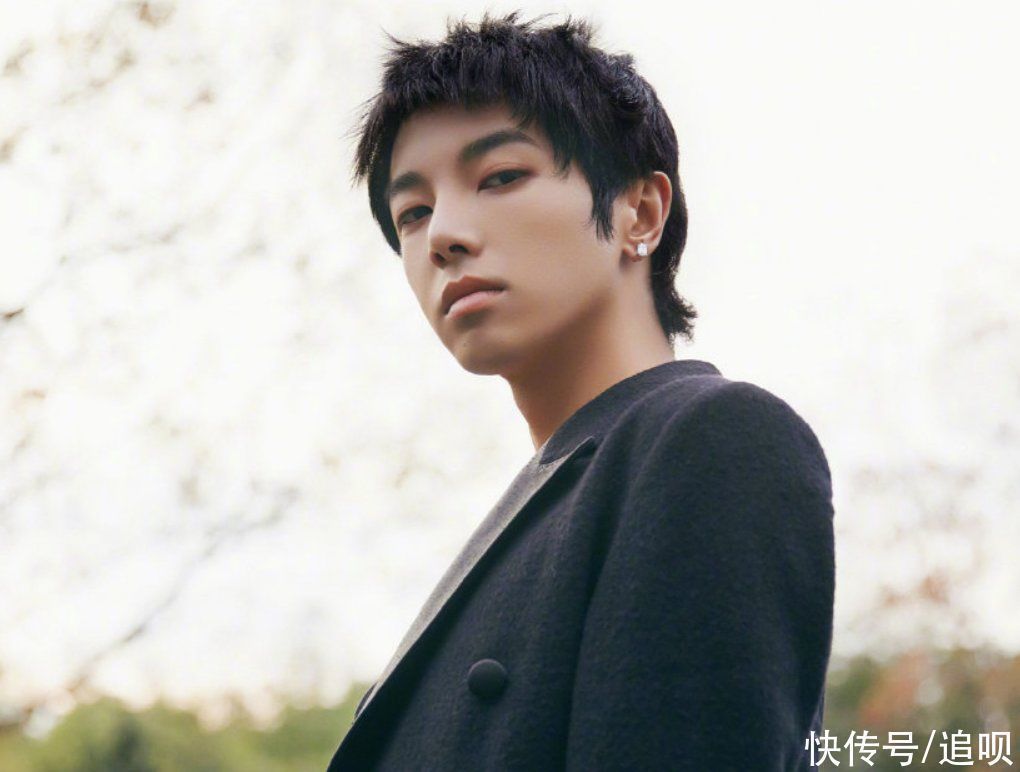 弹钢琴|华晨宇在家闭关上百天,沉迷擦地“手变糙”,粉丝看笑了