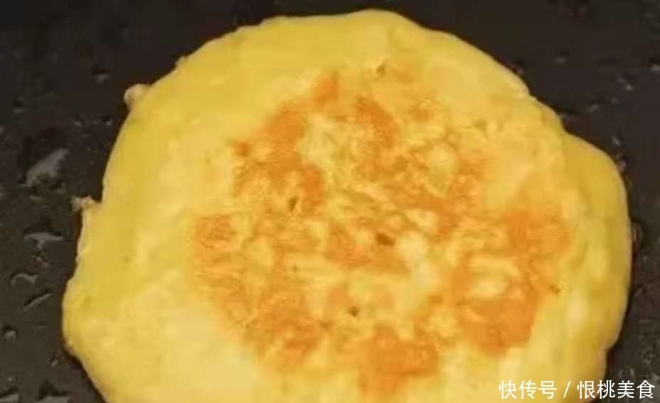 诱人|3个香蕉,2个鸡蛋,教你3分钟做煎饼,鲜美诱人,上桌不够吃