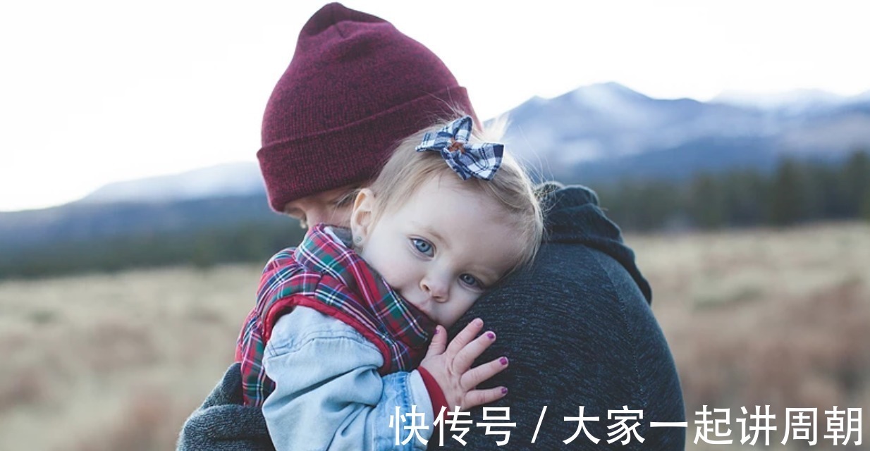 臀部|新生儿的皮肤特别娇嫩,父母帮孩子洗澡时,要保护好新生儿的皮肤