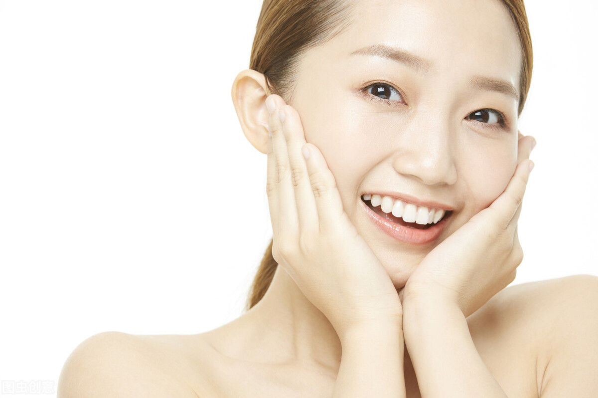 肌底|原来这才是正确护肤顺序，别再先涂爽肤水，不然皮肤暗沉，毛孔大